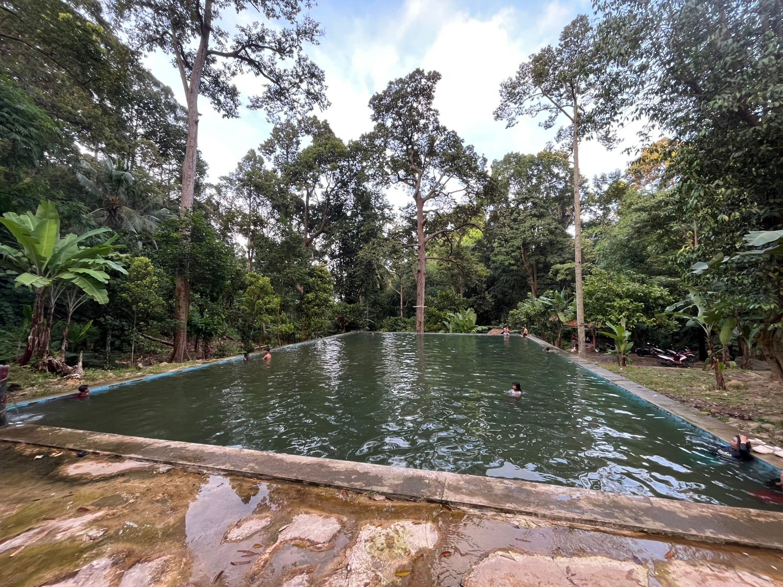 Kolam Pemandian Air Gunung